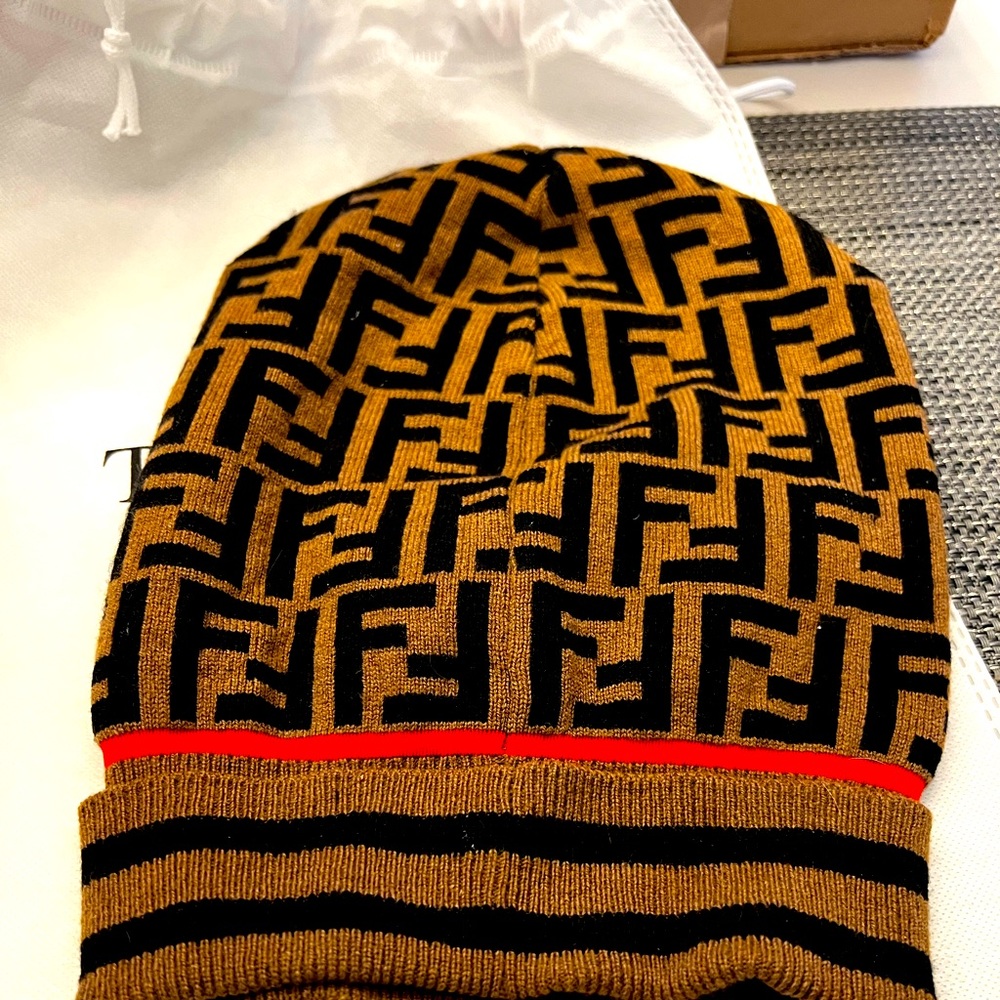 Lightly used Fendi Zucca beanie! This is out of stock/highly coveted.